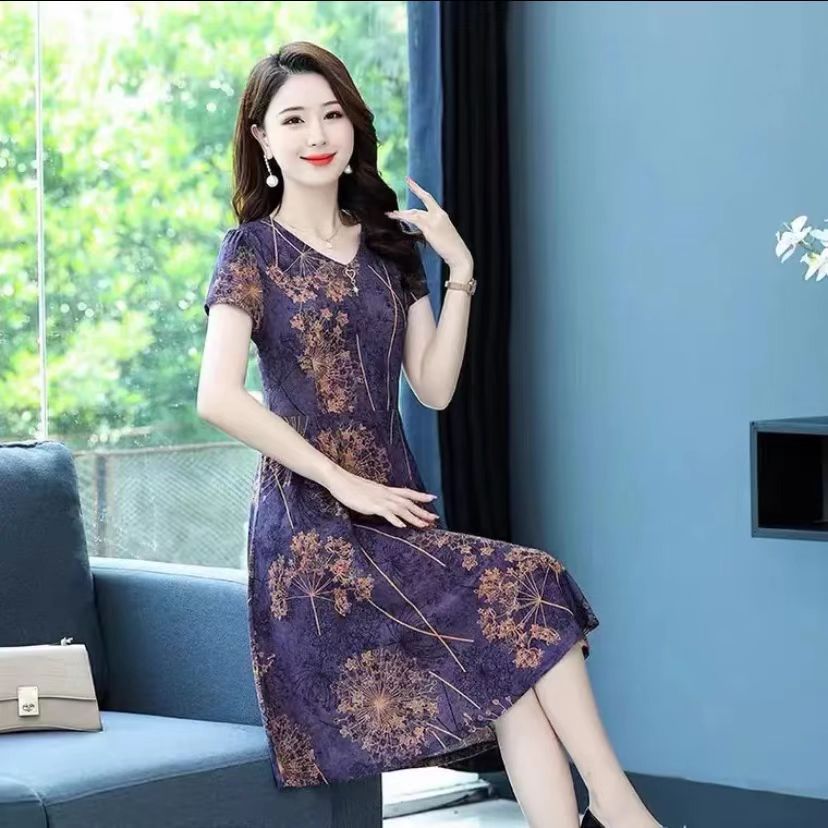 A loose MIDI dress that covers the belly
