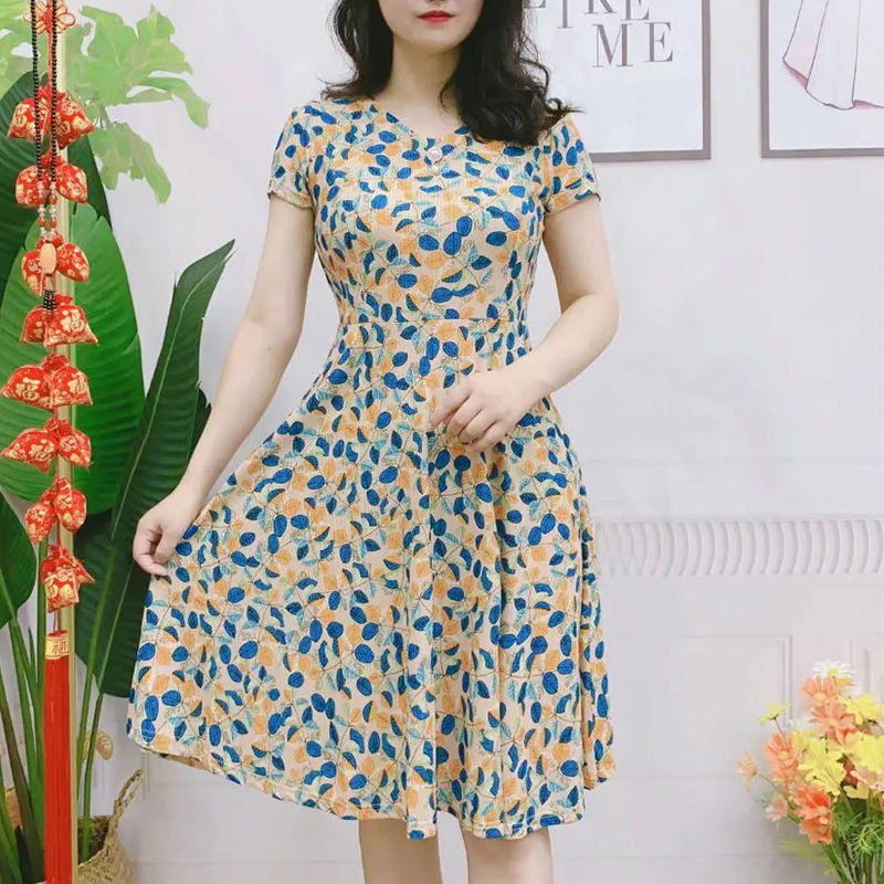 A loose MIDI dress that covers the belly