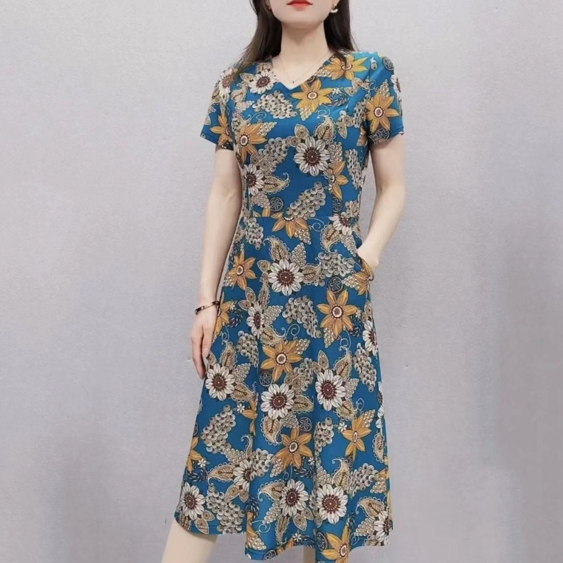 A loose MIDI dress that covers the belly